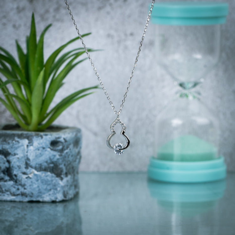 Classic Diva Elegance Pendant