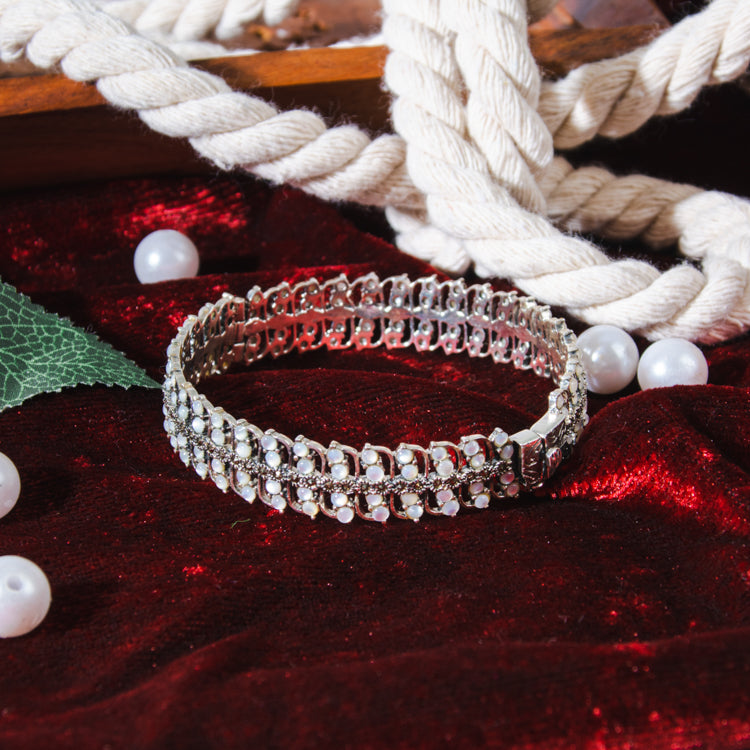 Glimmering Pearl Silver Bracelet