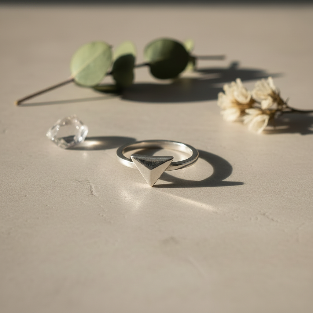 Geometric Apex Ring
