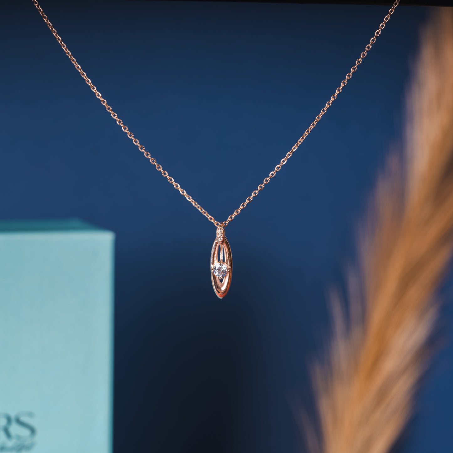 Sparkling eye chain