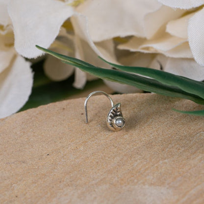 Silvery Leaf Nose Stud