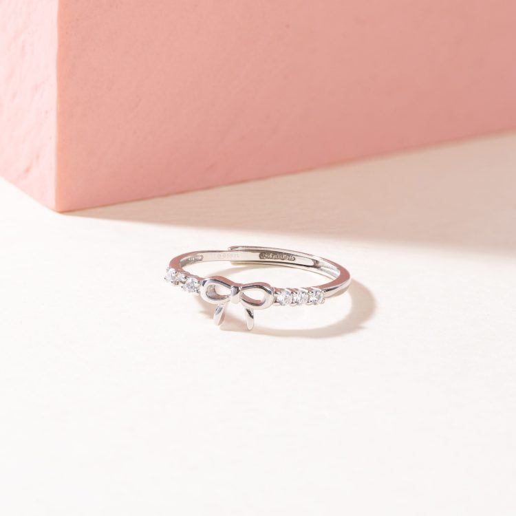 Silvery Bow Delight Silver Ring