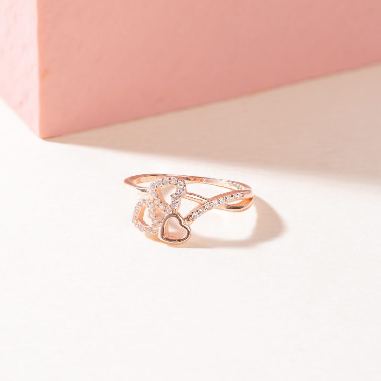 Rosy tree of heart ring