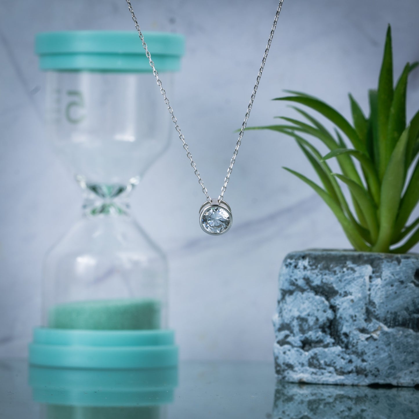 Silver Lustré Solitaire Pendant