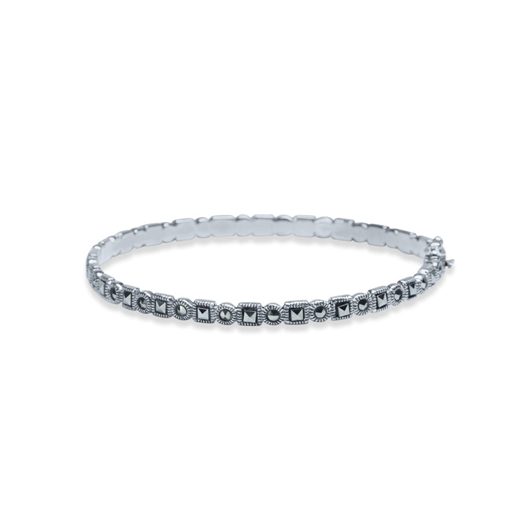 Elegant with Backdrop Silver Bracelet