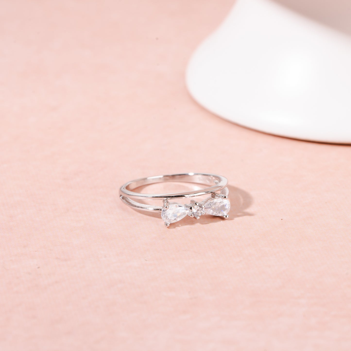 Dreamy Bow Ring