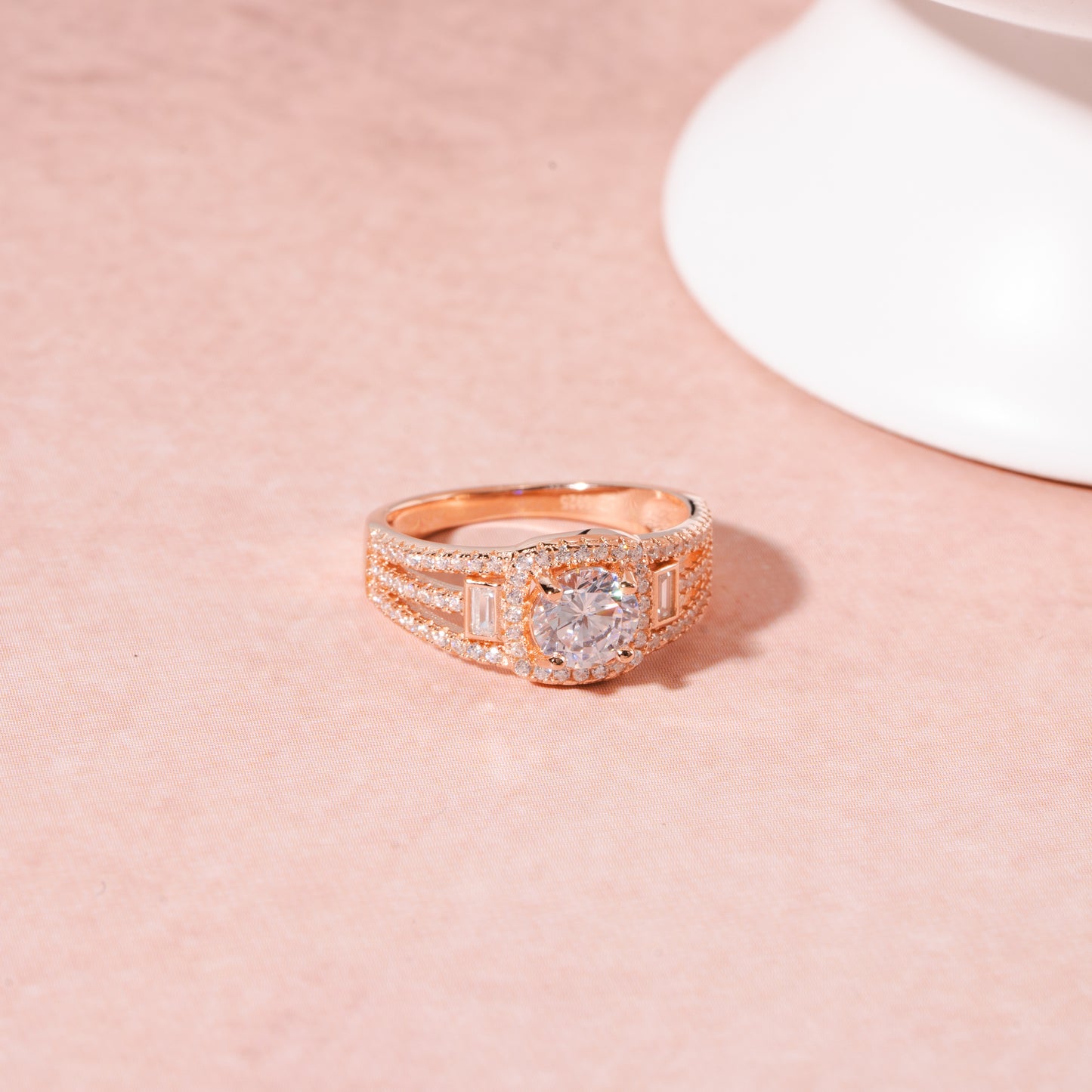 Glittering Crest Ring