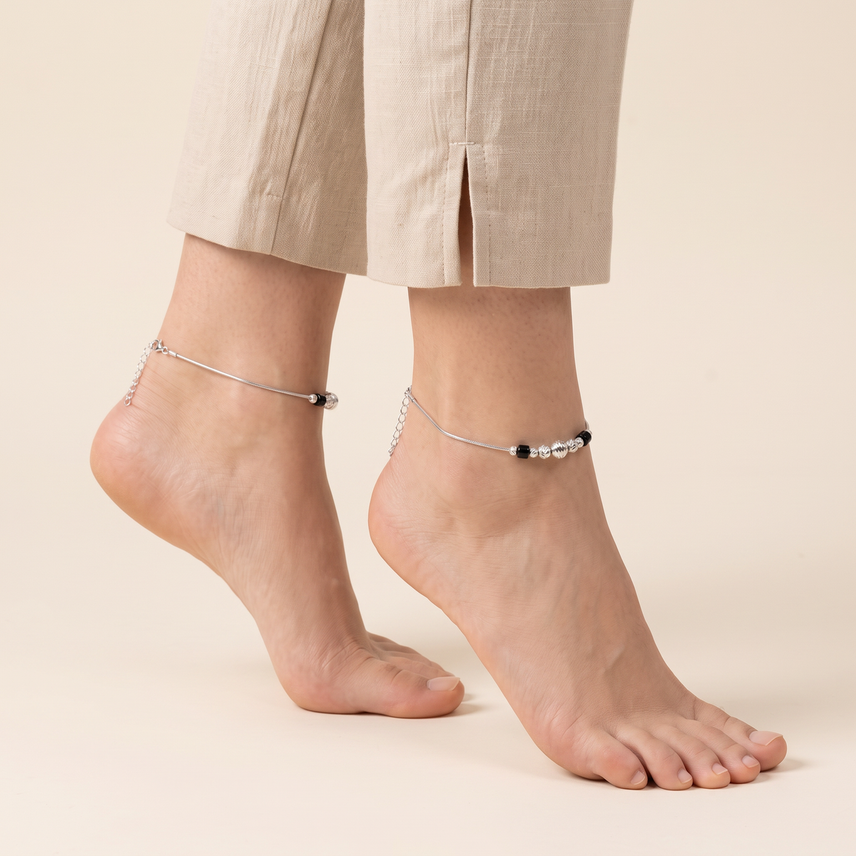 Monochrome Bead Silver Anklet