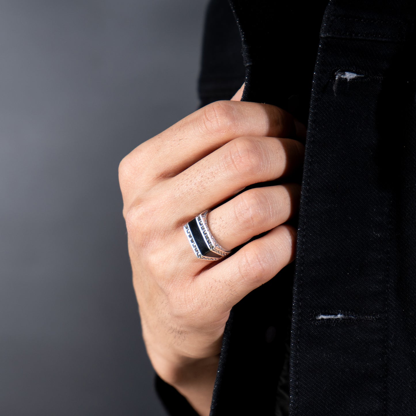 Noir Valor Ring